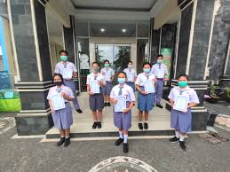 Bali berharap pemerintah pusat melakukan pembenahan infrastruktur, yakni akses yang mempermudah dan memperlancar persebaran wisman ke seluruh bali. Smk Gandhi Usada Bali