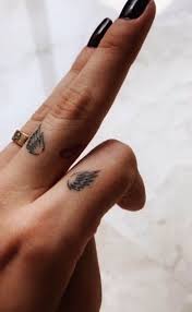 135 Kleine Tattoo Designs Mit Starker Bedeutung Bedeutung Designs Kleine Mit Starker Tattoo Tiny Tattoos For Girls Tattoos Hand Tattoos