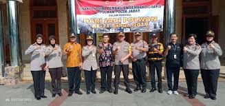 Indosiar awalnya didirikan dan dikuasai oleh salim group. Kapolsek Regol Menghadiri Dan Mengamankan Giat Baksos Polwan Polda Jabar Dan Polrestabes Babdung Dalam Rangka Hut Polwan Ke 71 Kim Cipedes