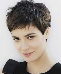 wunderschone kurzhaarfrisuren frauen inspiration top modische kleider haarschnitt kurz haarschnitt kurzes dickes haar