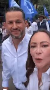 Politica #PAN #CDMX #redessociales EX GOBERNADOR DE GUANAJUATO, DIEGO  SINHUE APARECE EN EVENTO NACIONAL DEL PAN después que fuera fuertemente  criticado por vivir fuera del país en una casa de lujo. 🔹