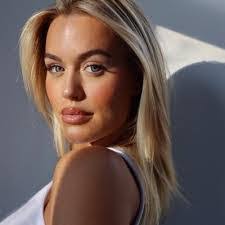 Alisha Hess's Instagram, Twitter & Facebook