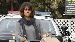 Halle berry, schauspielerin, modell und schönheitskönigin. Erkennen Sie Diesen Star Promis Ungeschminkt Kurier At
