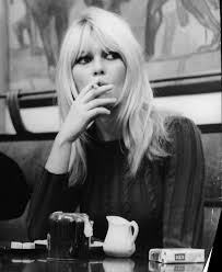 A Blog Dedicated To The Ever Inspiring French Goddess Brigitte Bardot Bridgitte Bardot Brigitte Bardot Frisuren Mit Pony