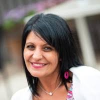 90+ perfiles de «Sandra Oliveira»