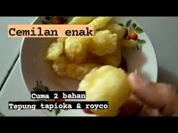 4.setelah ubi halus hingga berbentuk adonan masukan garam, tepung tapioka, kemudian tumbuk kembali hingga tercampur rata. Olahan Tepung Tapioka Royco Bisa Jadi Cemilan Enak Youtube