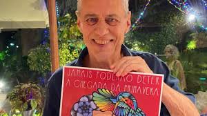 Chico Buarque viraliza nas redes com cartaz de "Lula 2022"