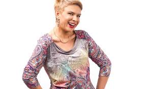 Era o seara plictisitoare, si am aflat de acest joc, si haide sa jucam,am castigat $2000 pacat ca nus reali.!!!in fine multumesc de like si subscribe. Exclusiv Cine PrezintÄ Vrei SÄ Fii Milionar Pe Kanal D DouÄ Indicii E VedetÄ Kanal D Èi A Fost VedetÄ Pro Tv