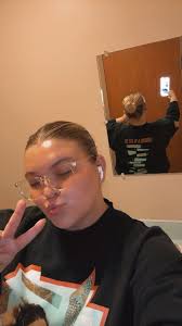 She straight talk to hearing family members/friends community