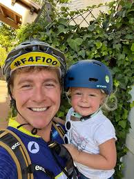 It's a family affair at the leg 13 handoff! Striders in full form Stabins  family exchange!