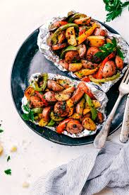 Apr 30, 2021 · chunks of beef, potato, carrots, and onion all come together in a foil packet and are seasoned with garlic, salt, and pepper. Foil Pack Italian Sausage And Veggies Chelsea S Messy Apron