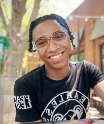 Heyyyyyy I'm Sukie. I'm your soon to be fave hairstylist 😅 I'm 25, from  Petersburg, VA. I'm an Aquarius (Jan 30th). I'm open to meeting new people,  travel & new adventures!! HMU