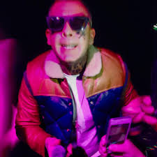 Hi! Brothers and Friends! When is your next Gig! Bonnie and I want to see  you?