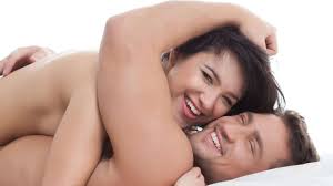 Laden sie lizenzfreie junges, nacktes paar im bett, der mann lehnt sich über die frau stockfotos 4474929 aus depositphotos' kollektion von millionen erstklassiger stockfotos, vektorbilder und. Darum Sollten Sie Hullenlos Ins Bett Gehen Nackt Schlafen Ist Mehr Als Sexy Erotik Bild De