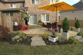 Check out 75+ stunning backyard landscaping ideas 2021 to get inspired to make your backyard even better. 37 Beautiful Landscaping Ideas Around Deck