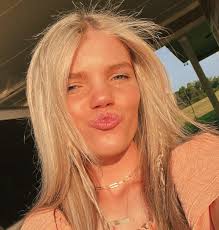 Lola Walden's Instagram, Twitter & Facebook