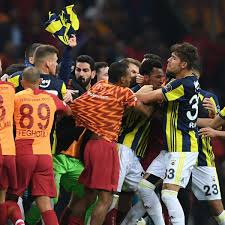 Ich frage mich echt wie galatasaray diesen spieler von einer absteiger mannschaft holen. Zahnefletschende Lowen Aus Istanbul Fussball