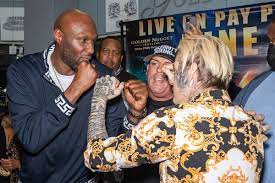 Aaron carter returns with his first new music video in over a decade for the single fool's gold. aaron carter tweets out his phone number on twitter for his fans to call and facetime with him. Fe51fonx3z1fnm