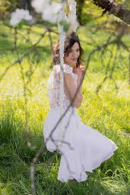So finden sie das perfekte hochzeitskleid. Kurzes Brautkleid Mit Tiefem Ruckenausschnitt Fleur L Claudia Heller
