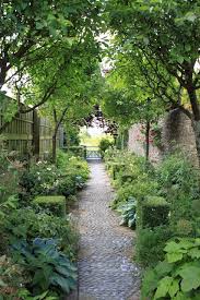 Cotswold Garden Uk Narrow Garden Shade Garden Beautiful Gardens