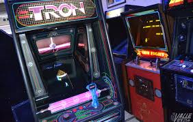 Su principal función es proporcionar los juegos recreativos pueden realizarse al aire libre o bajo techo, en campo abierto o en sectores delimitados. Gente De Toda Espana Acude A Petrer Para Disfrutar De Las Recreativas De Los Anos 80 Valle De Elda
