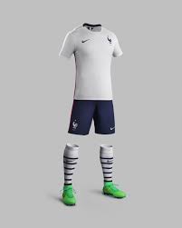 Découvrez la liste des joueurs sélectionnés de l'équipe, les résultats des derniers matchs en direct et le calendrier pour l'euro et la coupe du monde. Nouveau Maillot Exterieur Equipe De France De Football 2015 2016 Nike