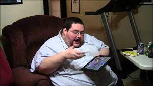 Funnest thing i have ever seen a fat man starts hitting his computer than smashes it! Fat Guy Spends 380 On Candy Crush Youtube
