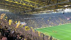 Voller stolz sind wir namensgeber der heimspieltätte des bvb und partner von borussia dortmund. Echte Liebe Fussball Gucken Im Stadion Signal Iduna Park Visitdortmund