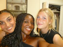 Hi! I'm looking for a car to get my sister to and from college at UK.. less  than 195k miles & I have 3,000 to spend. Anyone looking to get rid of