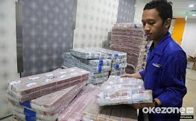Sebenarnya utang luar negeri ini juga memiliki sisi positif, setidaknya ada manfaat dari utang luar hutang ini harus dibayarkan tiap tahunnya dengan mencicil dan termasuk membayar biaya dengan melakukan utang luar negeri kelihatanya negara kita harus bergantung pada negara lain, namun. Swasta Dan Pemerintah Tarik Utang Luar Negeri Untuk Apa Okezone Economy