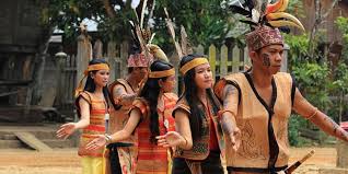 Mereka menggunakan bahasa dan budaya 11 jawa timur jawa, madura budaya daerah juga tercermin dalam keanekaragaman bahasa daerah. 5 Perbedaan Suku Dan Bangsa Penjelasan Lengkap