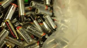 Aluminium • merupakan antara bahan pengalir yang baik dan mudah dibentuk kerana lembut. Apa Yang Kita Lakukan Jika Baterai Sudah Tidak Bisa Dipakai Lagi Bbc News Indonesia