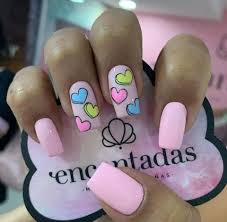 Las uñas de porcelana solo le quedan bien a quienes tengan las uñas anchas, y las manos largas, o mejor dicho, proporcionadas. Pin De Tati Rojas En Unas Manicura De Unas Unas Manos Y Pies Unas Decoradas Con Munecos