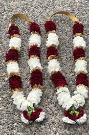 Traditional Red Gold And White Garland Jai Mala Hindu Wedding Decorations Flower Garland Wedding Indian Wedding Flowers