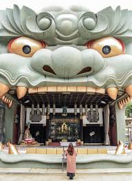 大きなお口を開けた獅子殿 triproud 獅子 おみくじ 神社