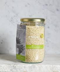 Les moulins mahjoub insistent, c'est un euphémisme, sur leur volonté de produire un produit vrai. Mahjoub Hand Rolled Couscous 500g Delaurenti