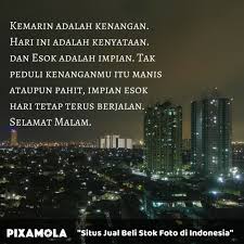 Malam kembali hadir dengan penuh cerita cerita singkat penuh makna saat rembulan tidak lagi bercahaya, bukankah begitu menyedihkan? 5 Ucapan Selamat Malam Untuk Menemanimu Dalam Beristirahat Kumparan Com