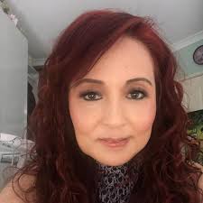 Sandra Rives's Instagram, Twitter & Facebook