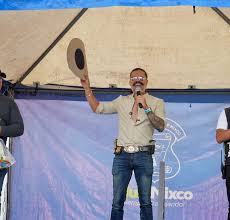 Los niños de #Mixco son felices porque tienen un buen alcalde!! Entrega de  útiles en la Brigada Z7 de #Mixco.