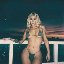 Iggy Azalea leaves fans gobsmacked as she strips topless after joining  OnlyFans - Daily Star