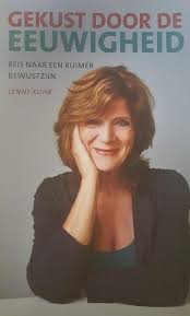 Former winners to perform as interval acts. Bol Com Gekust Door De Eeuwigheid Lenny Kuhr 9789064164118 Boeken