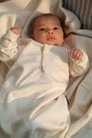 Perawatan bayi batu lahir, apa yang harus dilakukan sebelum memegang bayi, apa yang harus dilakukan pada bayi baru lahir, bagaimana keadaan bayi bayi lahir langsung menangis. Sunah Tahnik Ilmu Adalah Nur