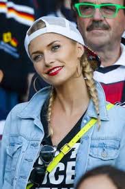 Fans der schönen sind alarmiert. 72 Best Lena Gercke Ideas Lena Gercke Blonde Hair Dark Eyebrows Blonde Fringe