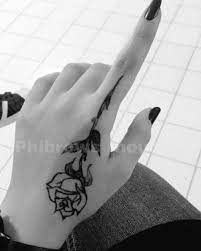 تالقي واسحري من حولك بجمال وروعه اطلالتلك فمعي انت دايما اجمل Photohoo Models Blogger Beautiful Jaddah Women Fa Tattoos Hand Tattoos Rose Hand Tattoo