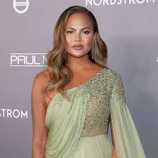 Chrissy teigen, the leftwing model who is married to musician john legend, is panicking and deleting a massive number of tweets after the couple was allegedly linked to jeffrey epstein. Chrissy Teigen Discusses Grief After Baby Loss Twitter Break
