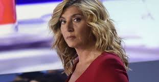 La metterò + in là. Myrta Merlino Have You Ever Seen Her House Modern Functional And Full Of Photos But The Real Gem Is On The Outside Curler Ruetir