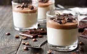 La panna cotta è senz'altro tra i dolci al cucchiaio più conosciuti e apprezzati, in quanto può abbinarsi alla farciture più fantasiose 500 ml di panna fresca liquida. Panna Cotta Con Crema Al Cioccolato Golosissima