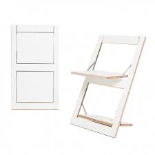 Une chaise pliante pour plus de praticité. Chaise Design Blanche Pliante
