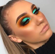 Rebecca Capel Makeup On Instagram Huns New Video Just Went Live On My Channel We Re Unboxing In 2020 Artistry Makeup Makeup Colorful Eye Makeup