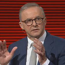 Tributes flow for late Aussie tennis legend Owen Davidson